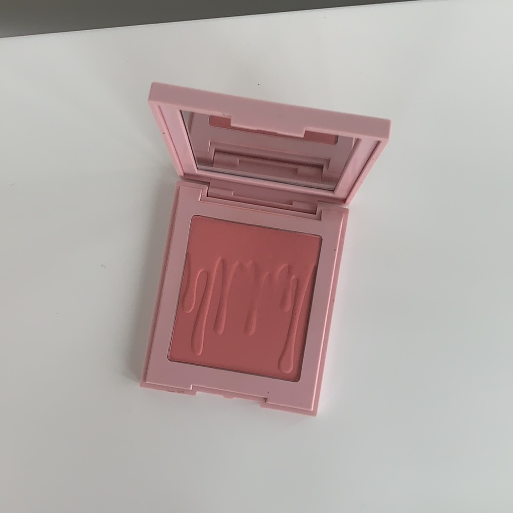 KYLIE COSMETICS BLUSH